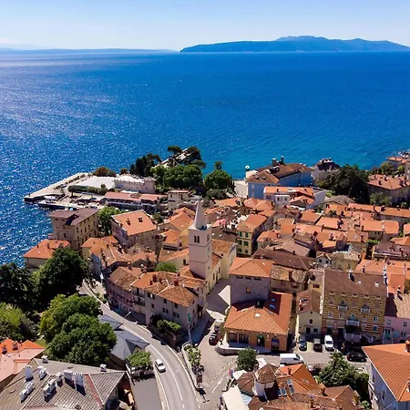 Apartmán Stunning In With House Sea View