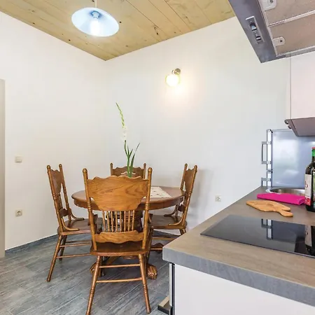 Stunning In With Wifi Lovran